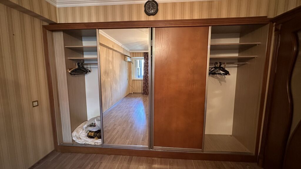 Geniş sürgülü qapılı divar dolabı satilir Uzunluq 3,35 Hundurluk 2,10 — Mebel, Bakı (3)