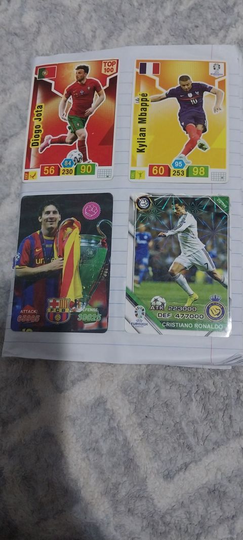 Futbol kolleksiya kartları dəsti - 40 vərəğə yapışdırılmış futbol