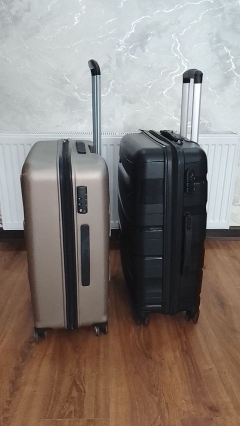Çamadan satilir 23 kg ceki tutur qiymet malocnu 50,qara 45 isteyen