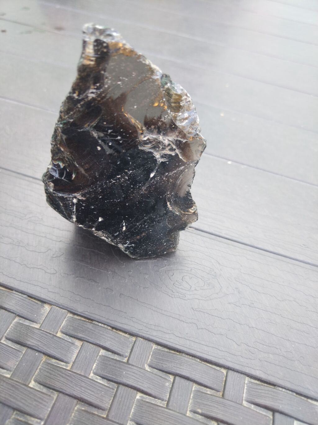 Nadir tapılan qəhvəyi obsidian daş parçası. - Material: Təbii — Mallar, Qobu