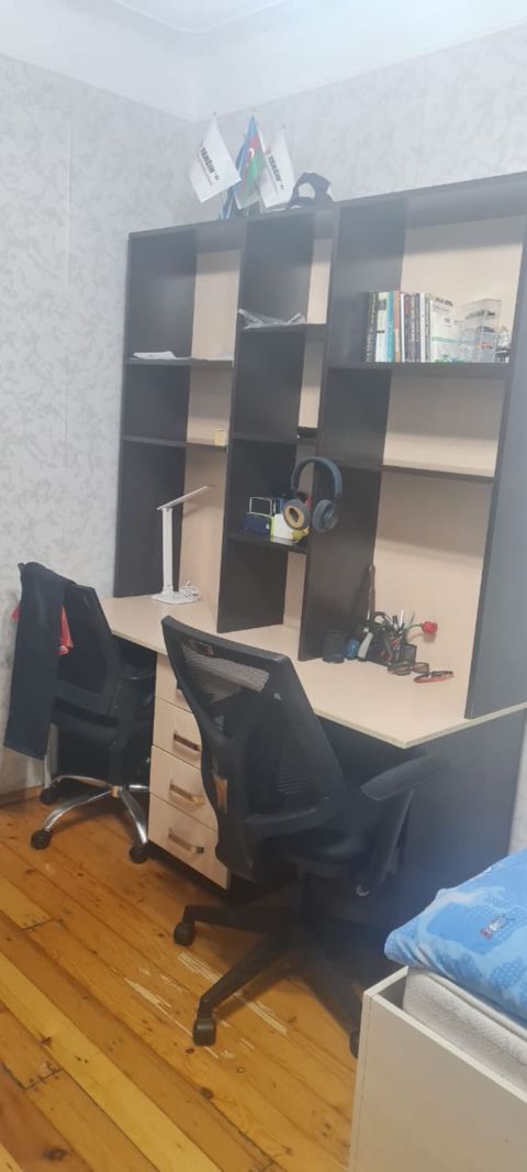 İki nəfərlik işçi stol və üst kitab rəfi dəsti - Tərkib: Geniş iş — Sumqayıt