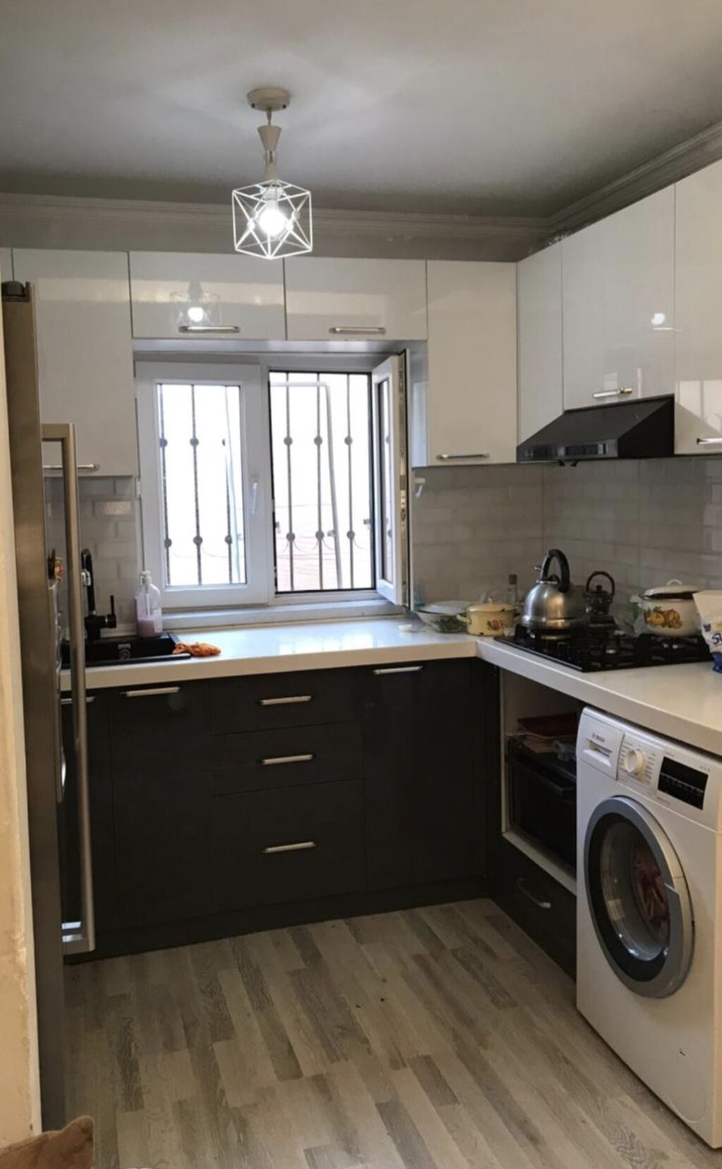 Mətbəx mebeli – L formalı, müasir dizayn - Üstlər: parlaq ağ MDF — Mebel, Bakı