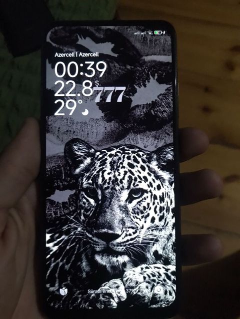 Xiaomi Redmi smartfon - Model: Redmi (arxa qapaqda “Redmi” loqosu)