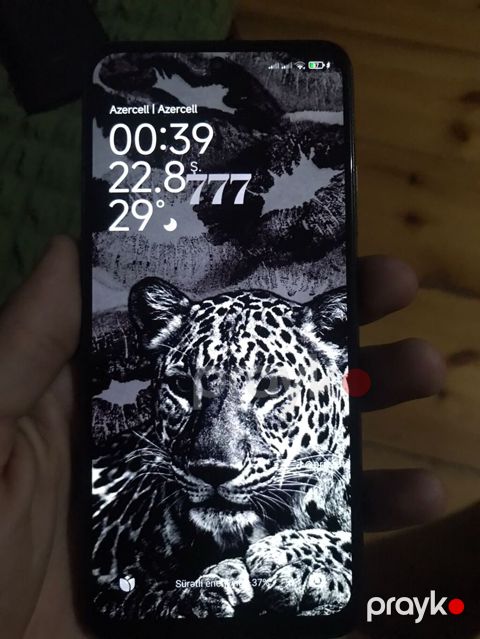 Xiaomi Redmi smartfon - Model: Redmi (arxa qapaqda “Redmi” loqosu)