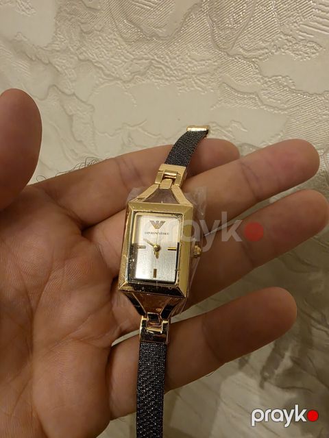 "Emporio Armani" qadın qol saatı. Yenidir. İstifadə edilməyib. Cəmi 5