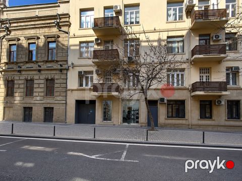 Satılır 3 otaqlı köhnə tikili 108 m²