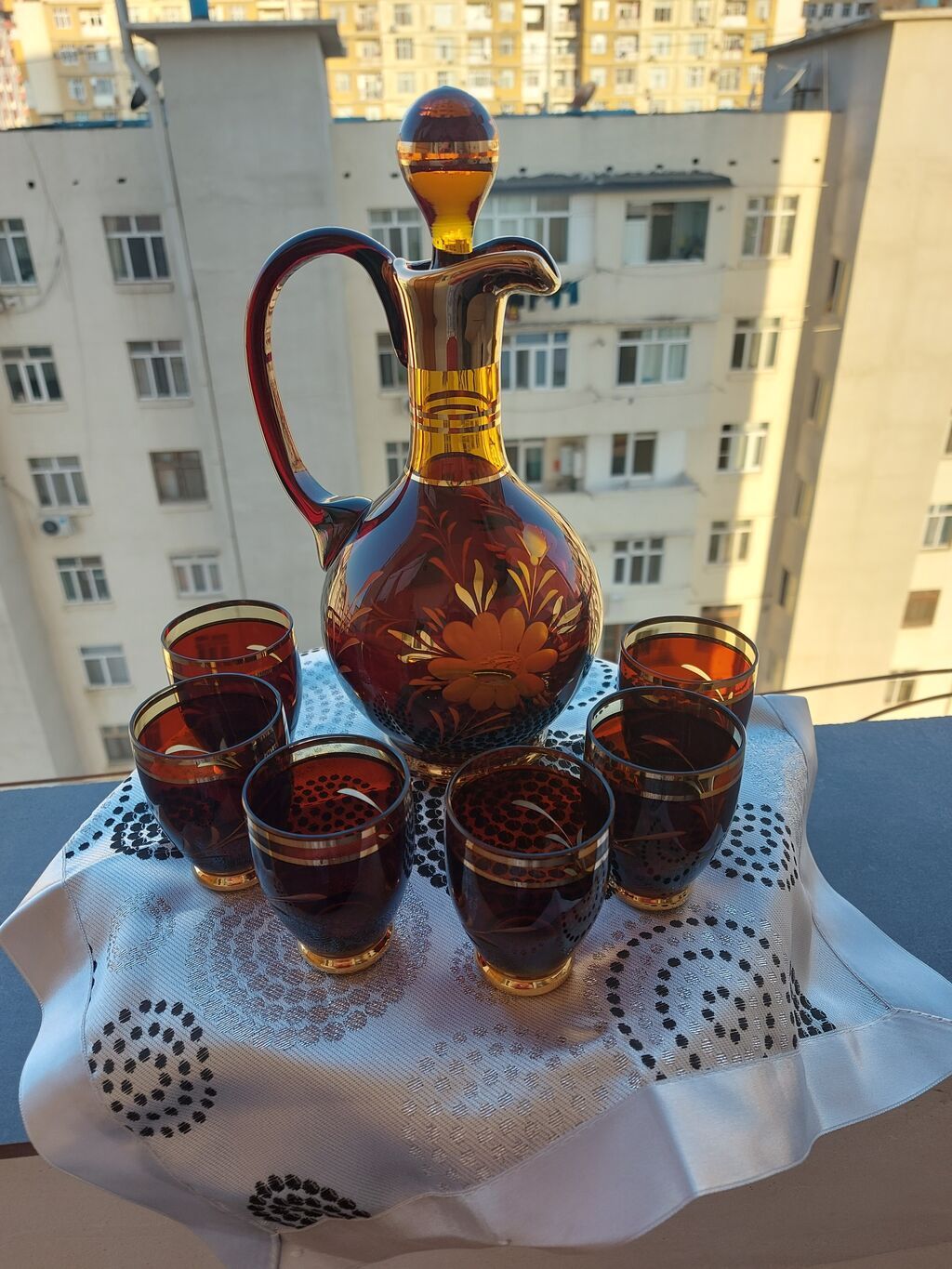 Qızılı naxışlı şüşə qrafin və stəkan dəsti - Tərkib: 1 qapaqlı qrafin — Mallar, Bakı