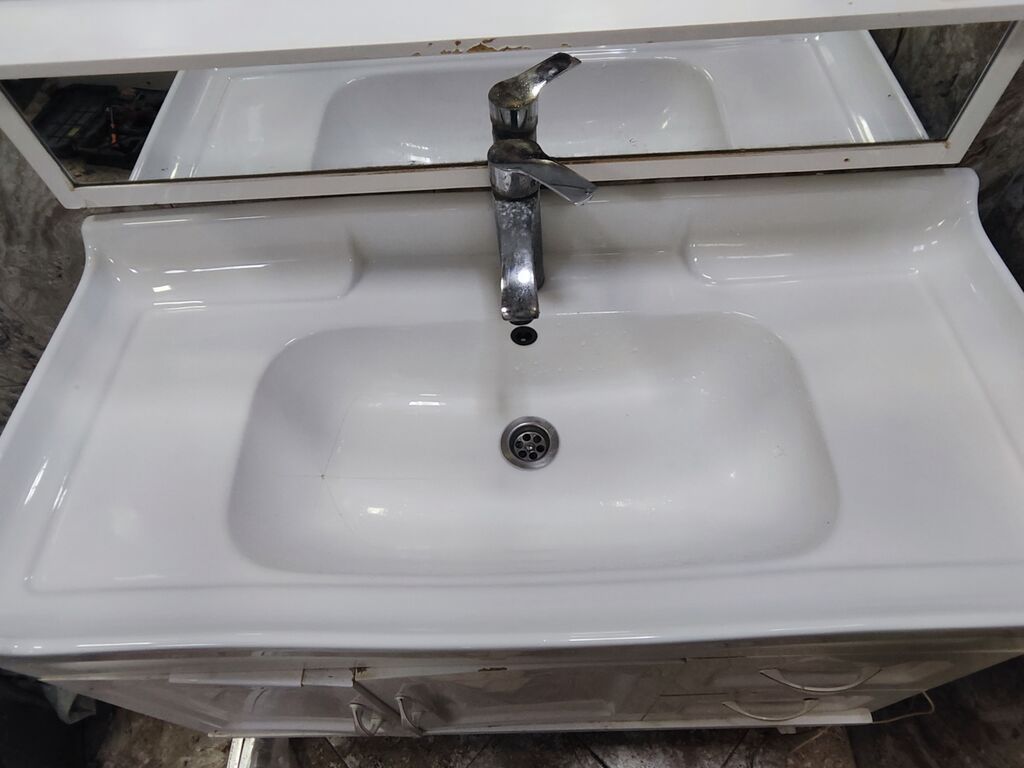Ağ rəngdə hamam mebeli dəsti – lavabo, şkaf və güzgü paneli ilə — Mallar, Saray (4)