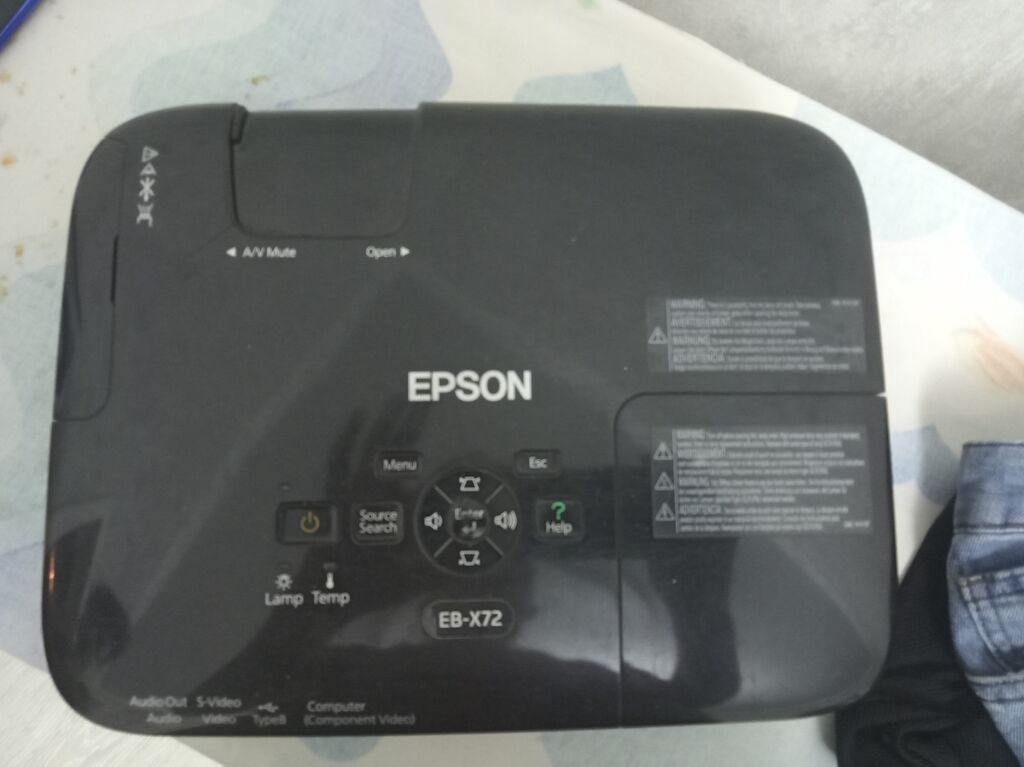 Epson EB-X72 proyektor.((( işləkdir bir tek lampasinda cuzi problem — TV və Video, Siyəzən (2)