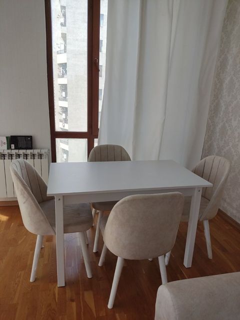 Masa + 4 ədəd stul dəsti - Qiymət: 180 AZN - Ünvan: Yasamal Təsvir — ikinci el mallarin satisi — Furniture
