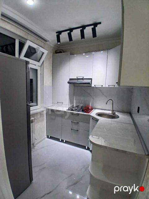 İcarəyə verilir 2 otaqlı köhnə tikili 50 m²