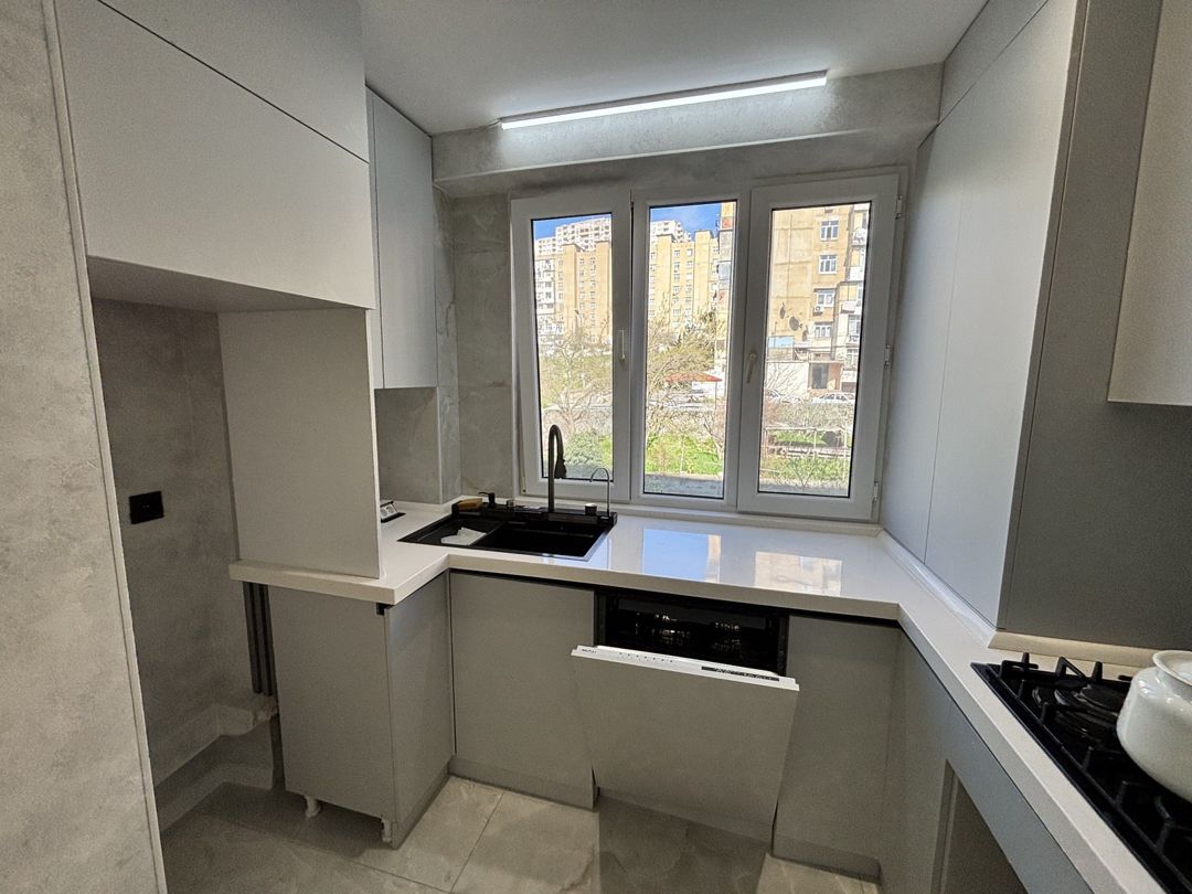 Satılır 4 otaqlı köhnə tikili 100 m² — Mənzil, Bakı (2)