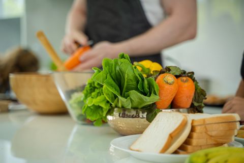 Salat və qəlyanaltı ustası tələb olunur