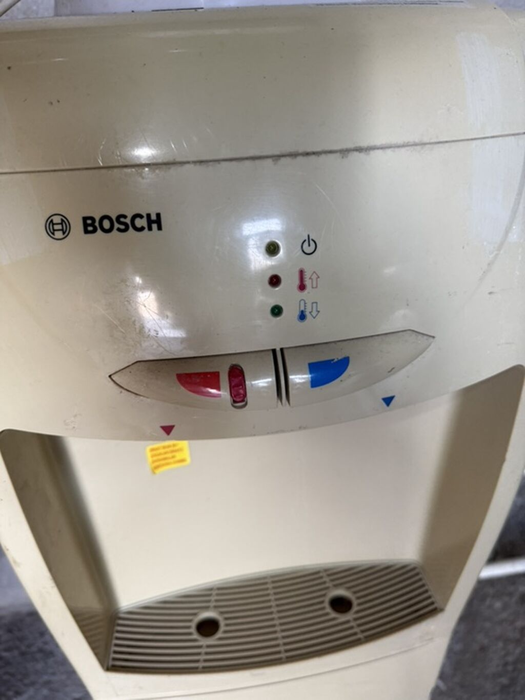 Bosch döşəmə tipli su dispenseri - İsti və soyuq su üçün iki ayrı