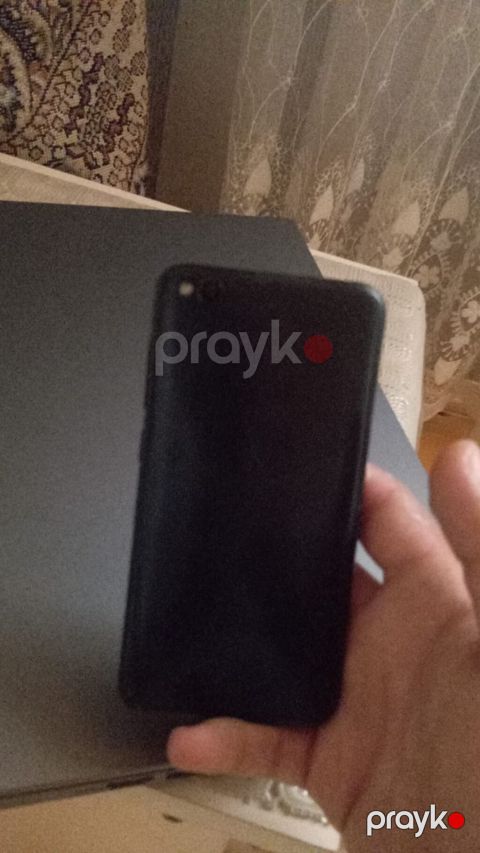 Smartfon – qara rəng Xüsusiyyətlər: - Kompakt korpus, tək əllə rahat