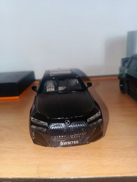 Qara rəngdə metal miniatür sedan model avtomobil - Ölçü nisbəti