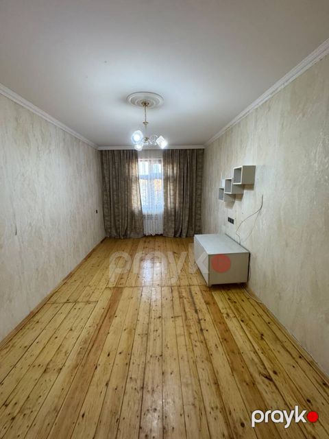 İcarəyə verilir 2 otaqlı köhnə tikili 65 m²