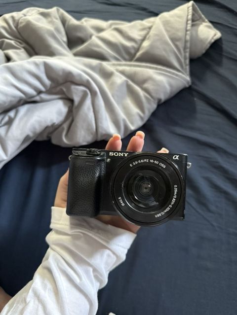 Sony Alpha a6300 güzgüsüz fotoaparat + E PZ 16–50mm f/3.5–5.6 OSS — Bakı