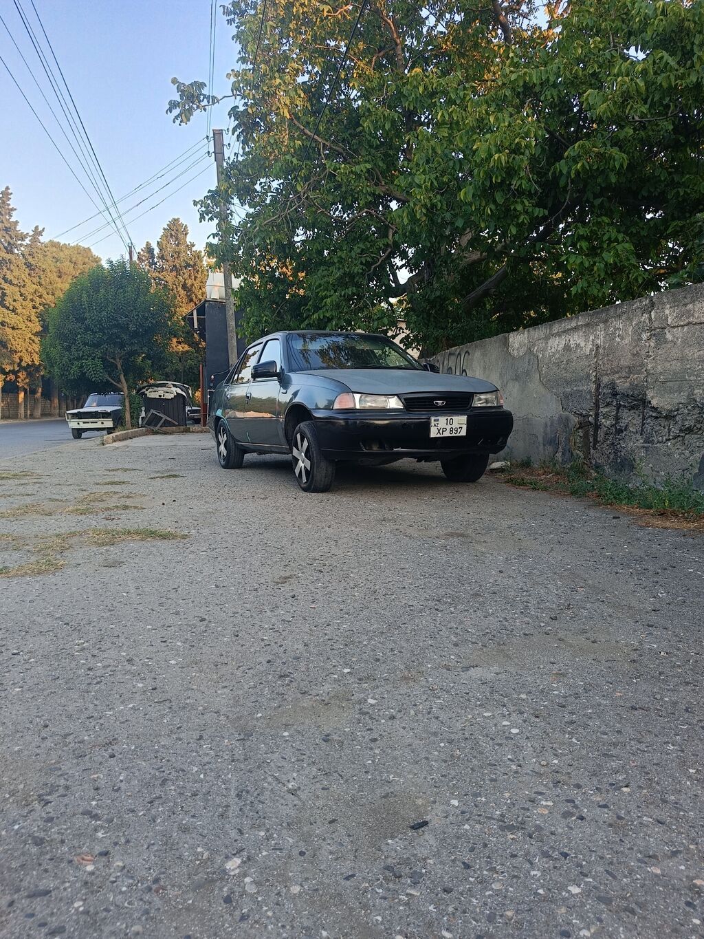 Daewoo Nexia sedan - Kuzov: 4 qapılı sedan, tünd yaşıl/qara rəng