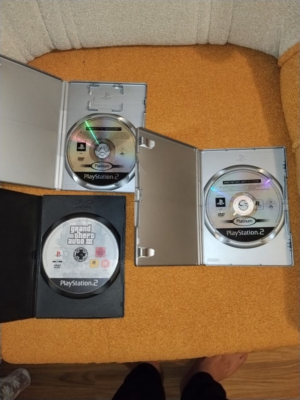 Ps 2 satilir 2 pult 1 i teze kimi az islenmis obiri 3 duymesi islemir — Elektronika, Masazır (3)