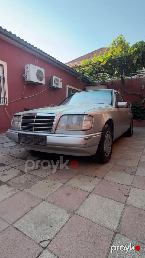 Mercedes-Benz W124: 2.6 l | Sedan
