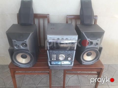 Orijinal sony musiqi mərkəzi keyfiyyətli səslənməsi var aux qirişi var