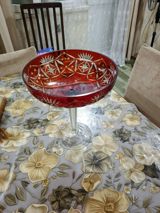 Kəsilmiş naxışlı qırmızı şirəli şüşədən hündür ayaqlı — Mələk qelbli Nəcəfova