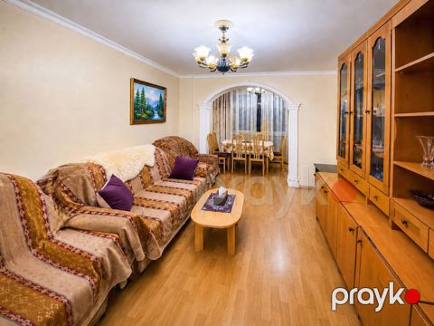 İcarəyə verilir 3 otaqlı köhnə tikili 95 m²