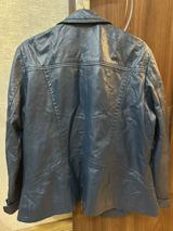 Qadınlar üçün dəri gödəkçə - Rəng: tünd mavi (navy tonlarda) - — Gödəkçələr
