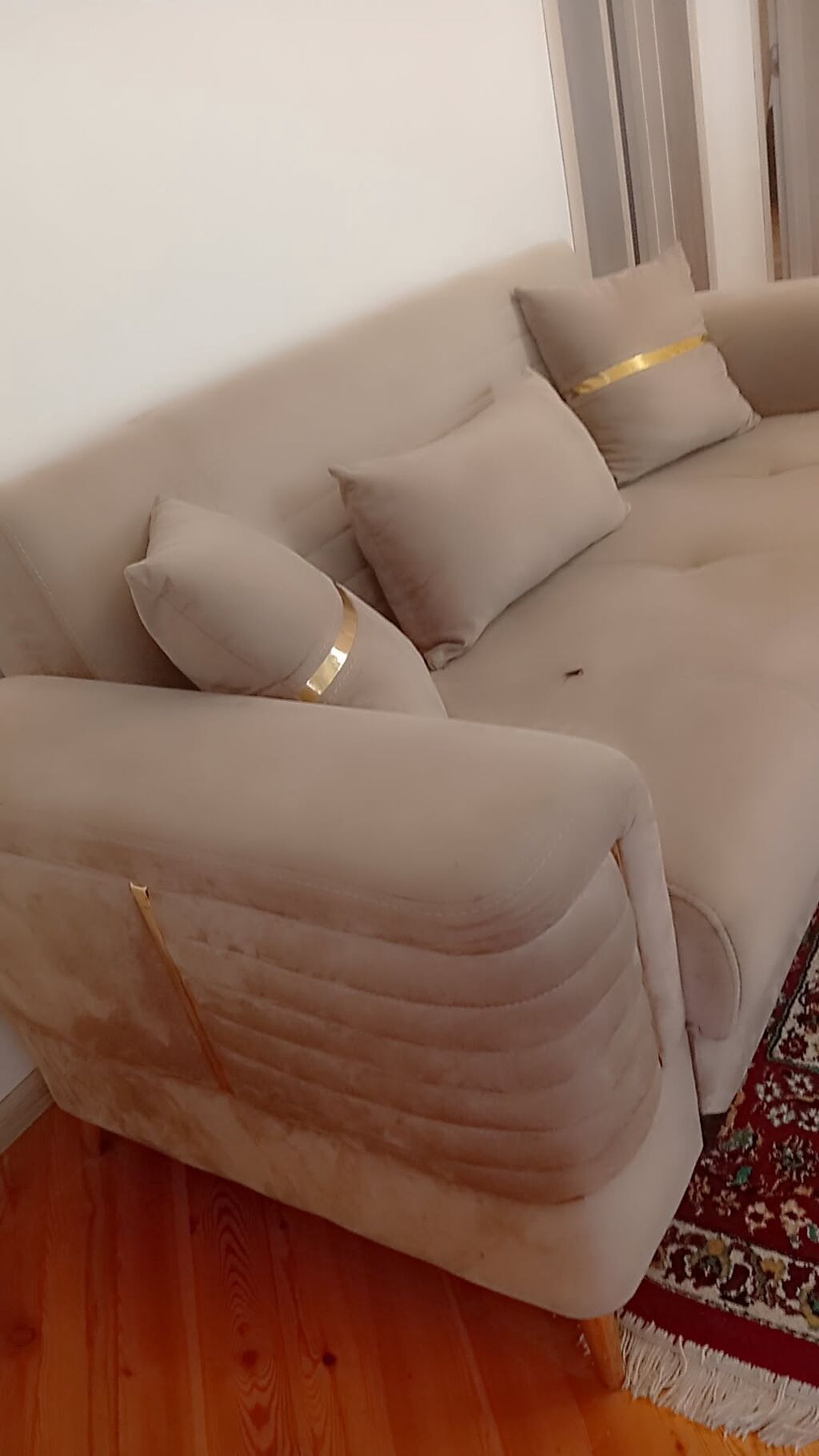 Bej rəngli yumşaq divan - Dizayn: müasir minimal üslub, yan — Mebel, Digah (2)