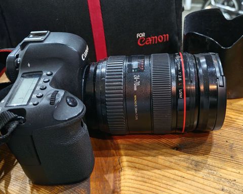 Canon EOS 6D full-frame fotoaparat + Canon EF 24-70mm f/2.8 L USM