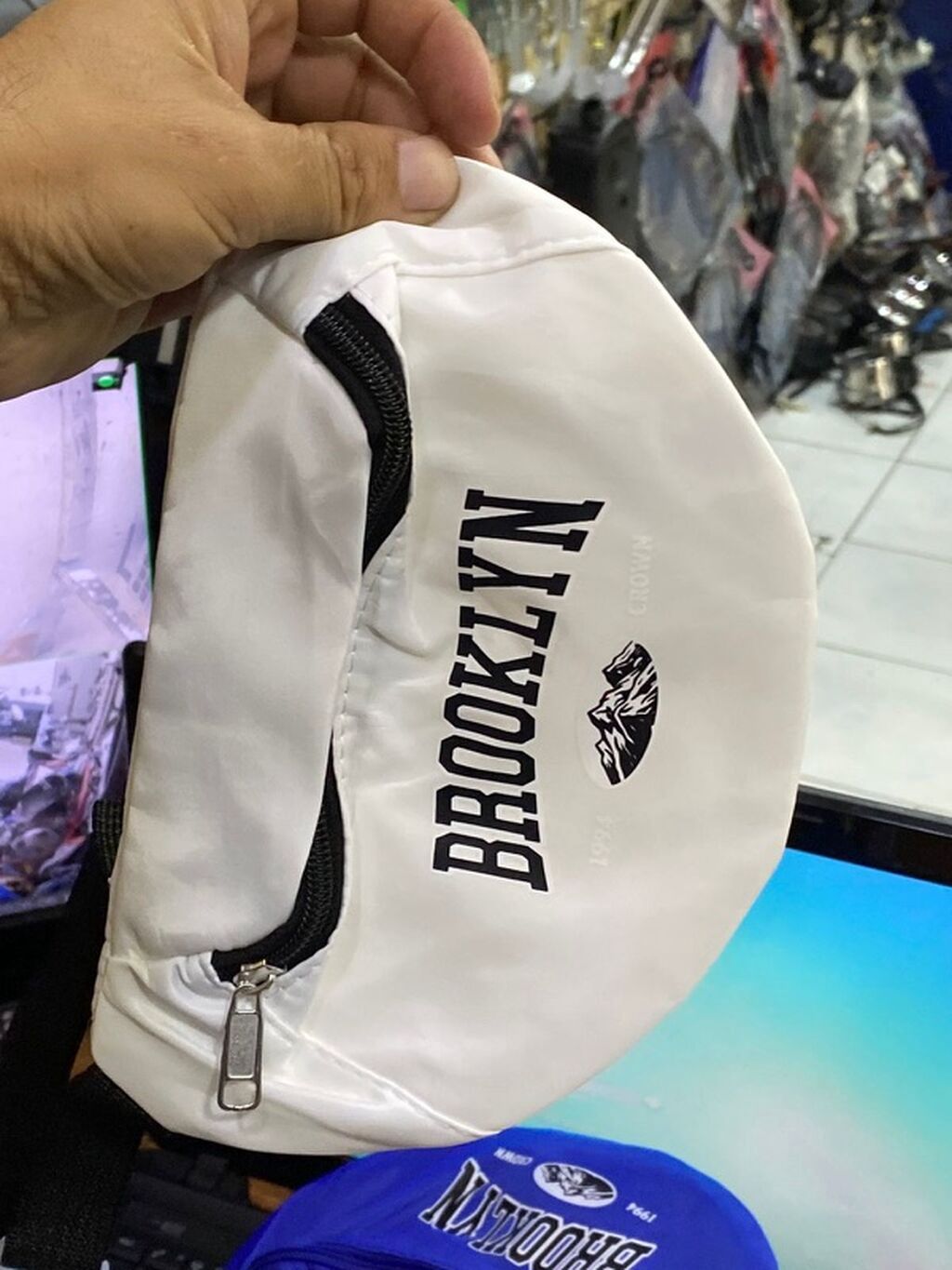 BROOKLYN bel/çiyin çantası - Rəng: ağ (aşağıda mavi variantı da