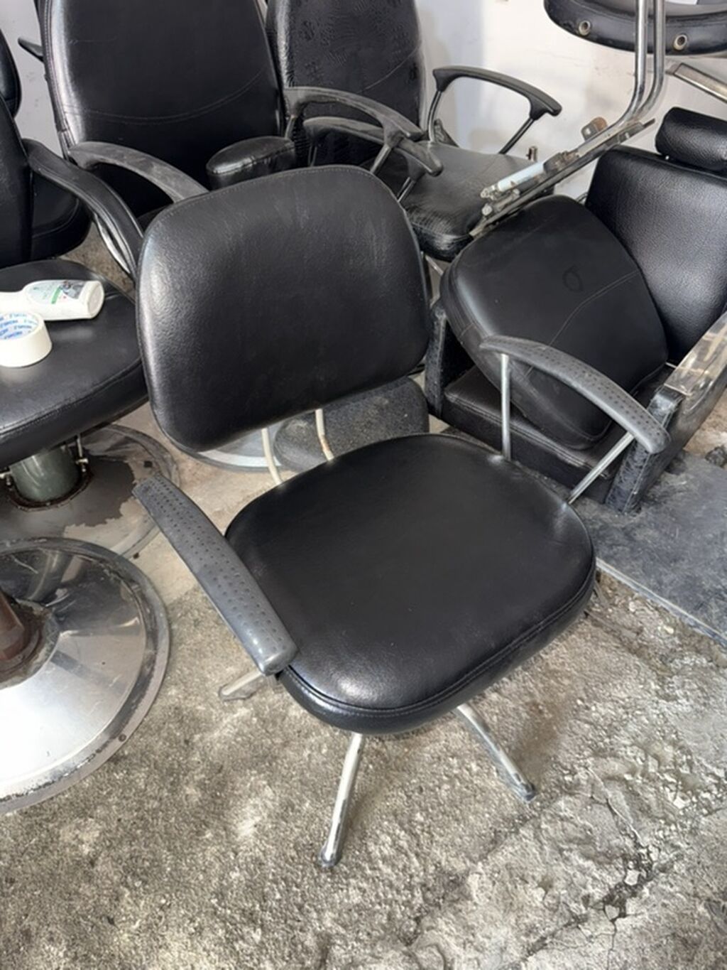 Peşəkar salon kreslosu – qara rəng, metal konstruksiya - Təyinat — Mebel, Digah (3)