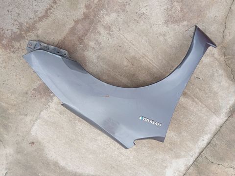 Toyota Prius üçün sol ön qanad (fender) – “HYBRID” emblemi ilə Çox