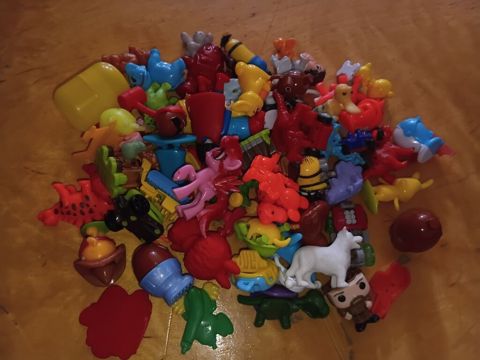 Kinder Ozmo ve fergli oyuncaglar 1i 1M. bezileri 50qep. Məhsul