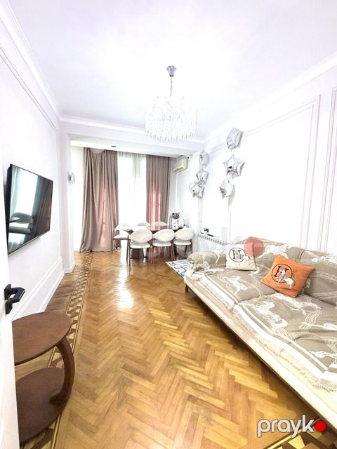 Satılır 3 otaqlı köhnə tikili 100 m²
