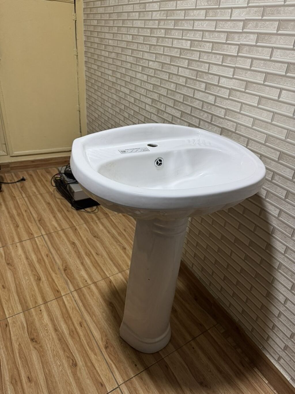 Ayaqlı keramik üzü yuma lavabosu TƏP TƏZƏDİR - İSTİFADƏ OLUNMAYIB - — Santexnika, Bakı (2)