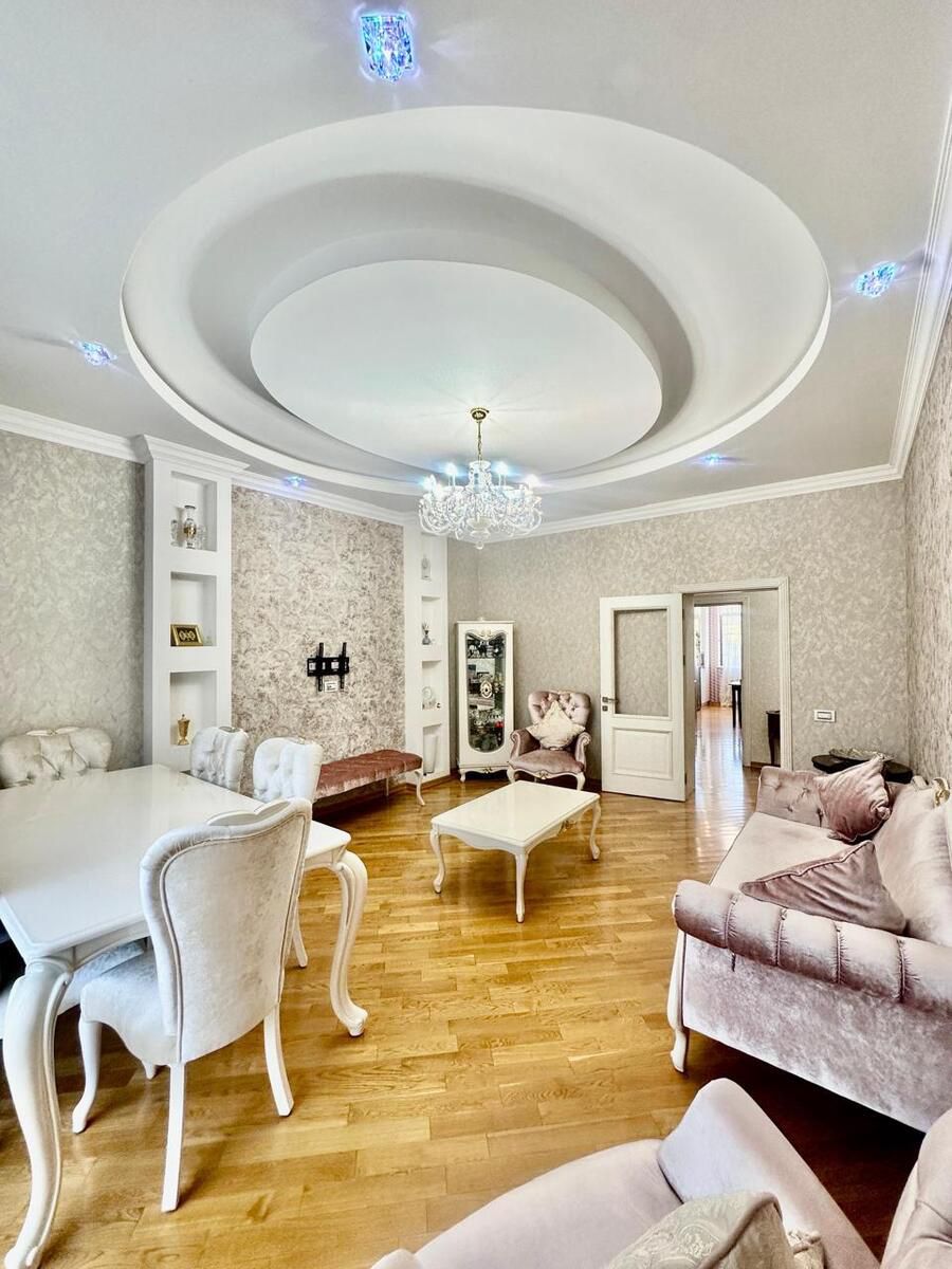 Satılır 3 otaqlı köhnə tikili 100 m² — Mənzil, Bakı