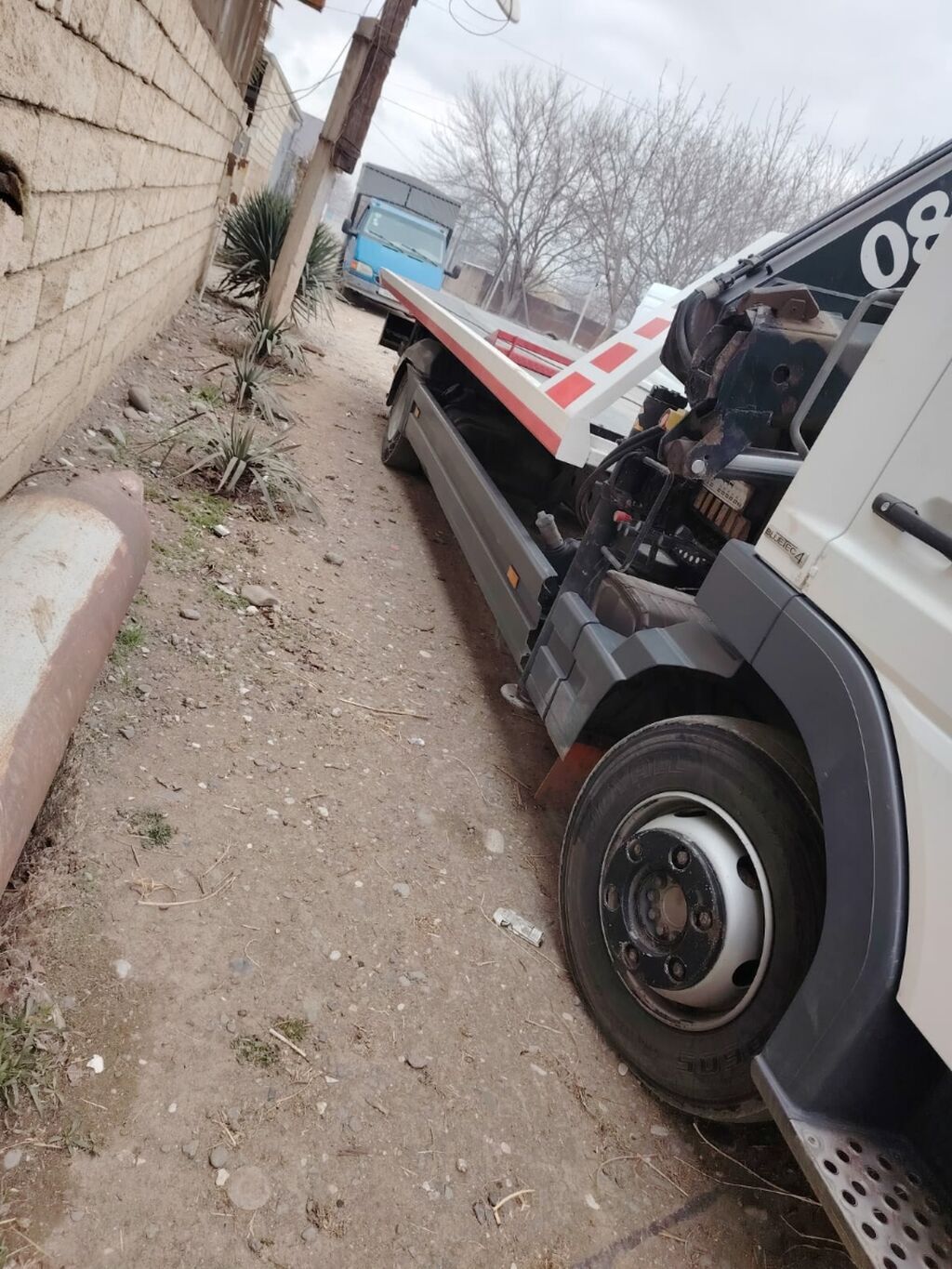 Mercedes-Benz Atego bazasında evakuator platformalı yük avtomobili — Avto, Bakı