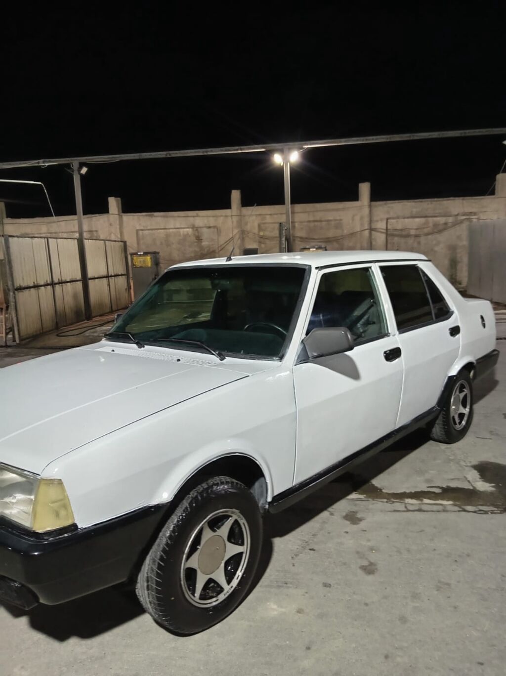 Model: Tofas (sedan) Kuzov: 4 qapılı, ağ rəng Sükan: solda Yanacaq — Avtomobillər, Bakı (6)