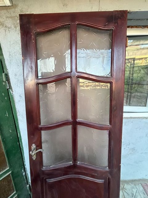 Şüşəli taxta otaq qapısı - Material: möhkəm taxta karkas, tünd