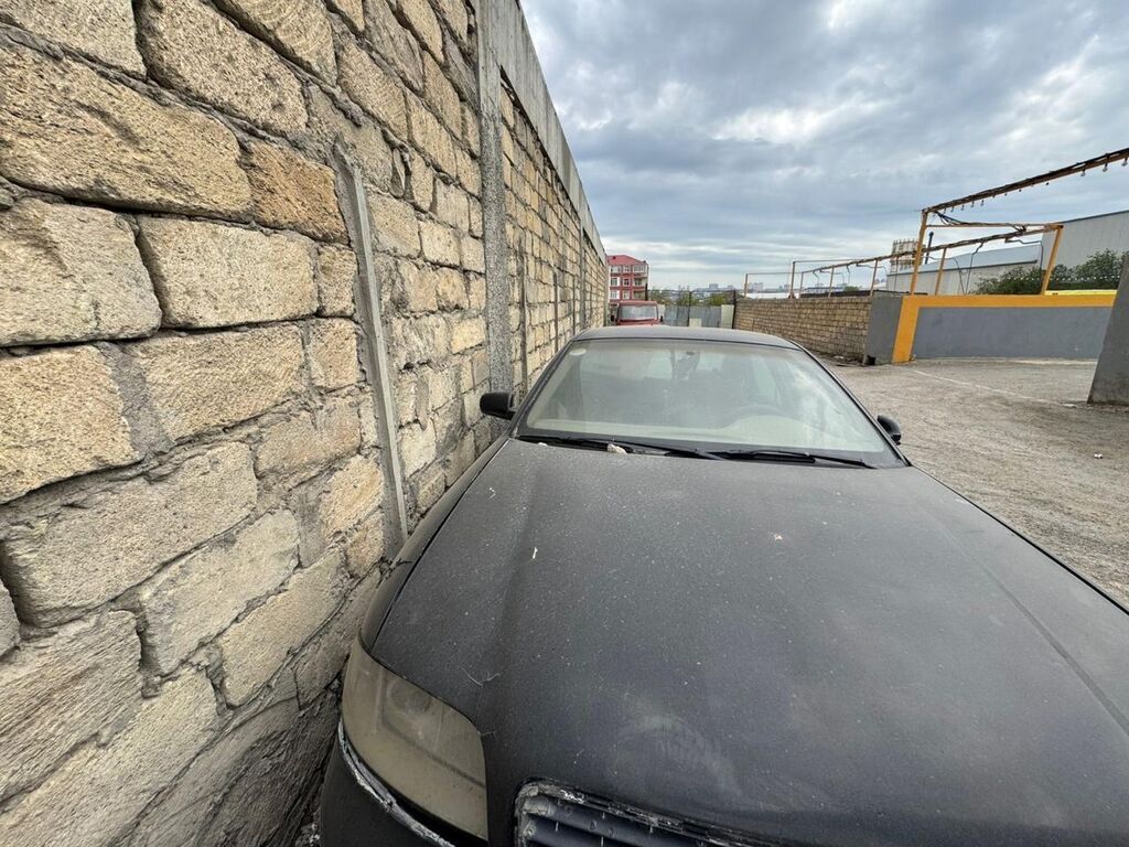 Audi A6 (C5) sedan – qara rəngdə, S-line arxa emblemli. - Kuzov: 4 — Avtomobillər, Masazır (2)