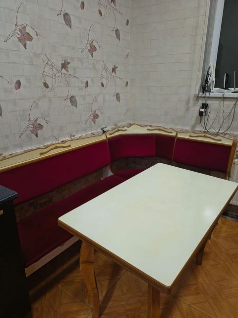 Mətbəx üçün masa desti satılır. Qiyməti 200 manat. Ünvan Babək