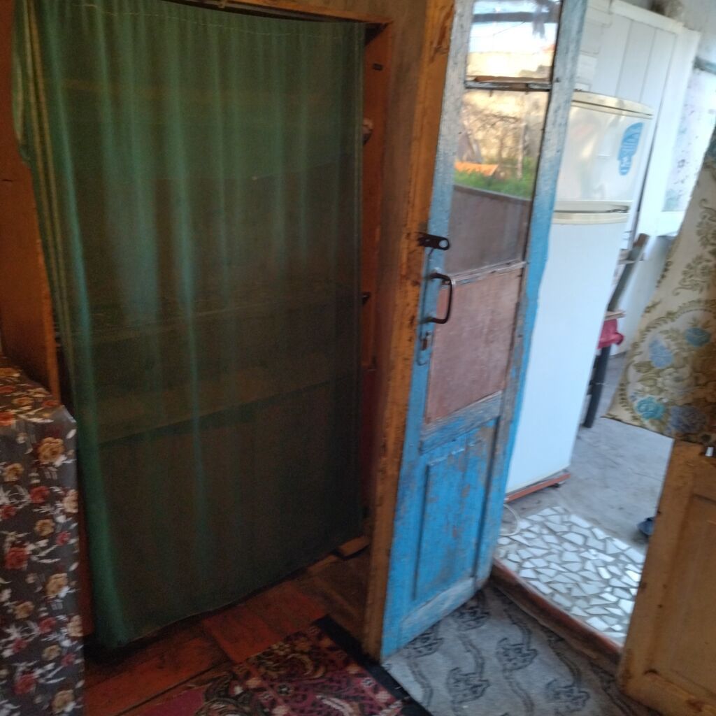 Kirayə üçün sadə, mebellə təchiz edilmiş 2 otaqlı ev. - Geniş qonaq — Daşınmaz əmlak, Bakı (6)