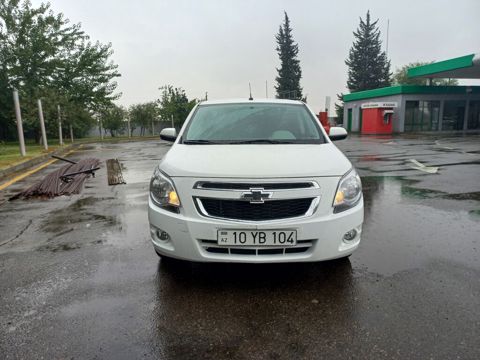 Chevrolet Cobalt, ağ rəng, sedan kuzov. Texniki xüsusiyyətlər və