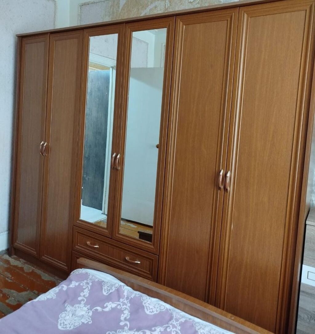 İşlənmiş 5 qapılı güzgülü yataq otağı şkafı, qəhvəyi