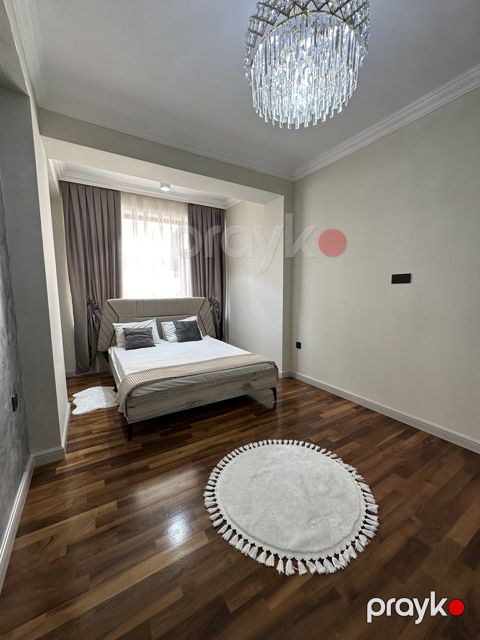 Satılır 3 otaqlı yeni tikili 135 m²