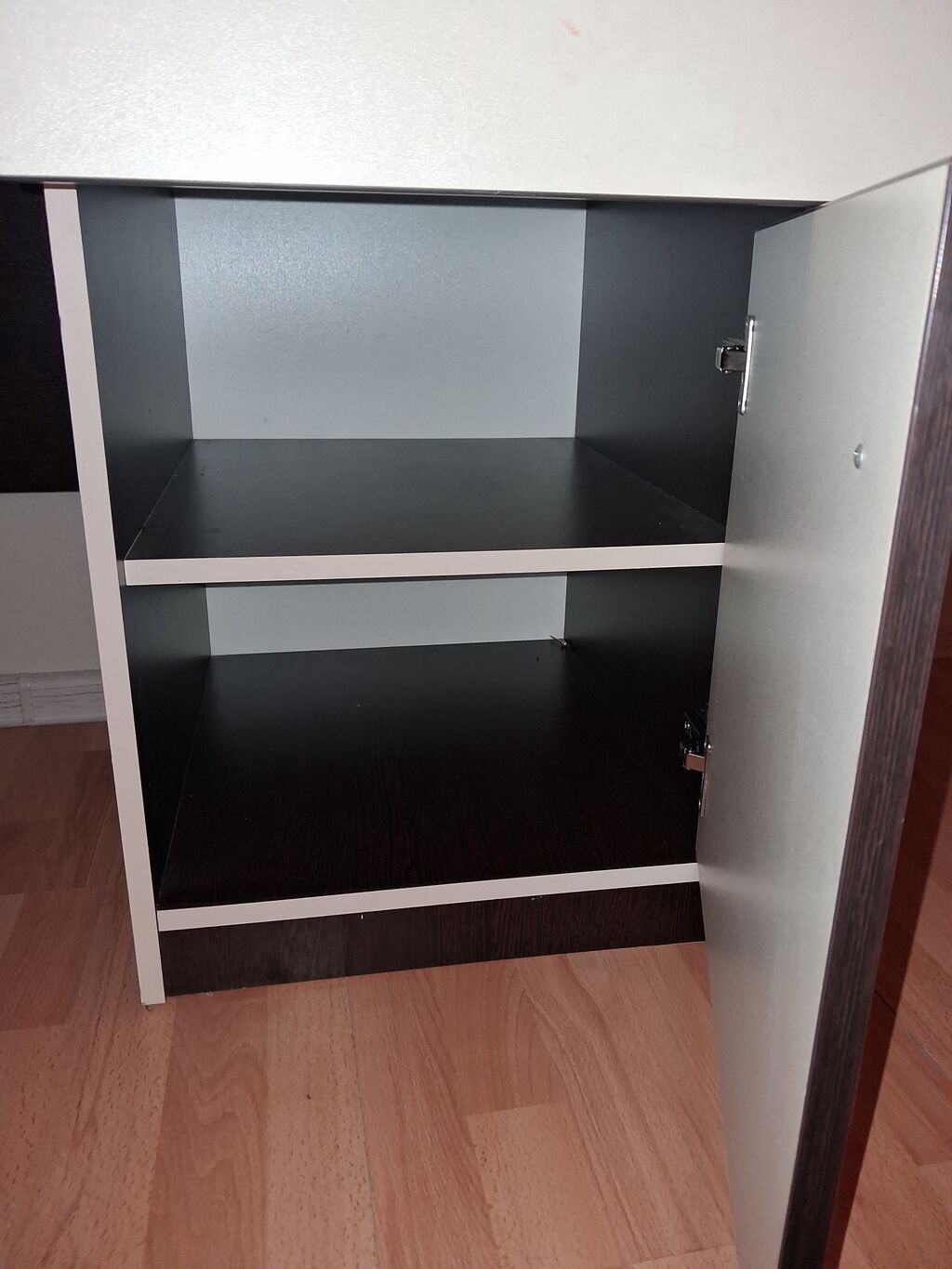 Düz masa, Stulsuz, Polkalı, Siyirməli, Sadə laminat