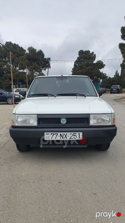 Tofaş Şahin sedan Xüsusiyyətlər: - Kuzov: 4 qapılı sedan, ağ rəng - — Digah