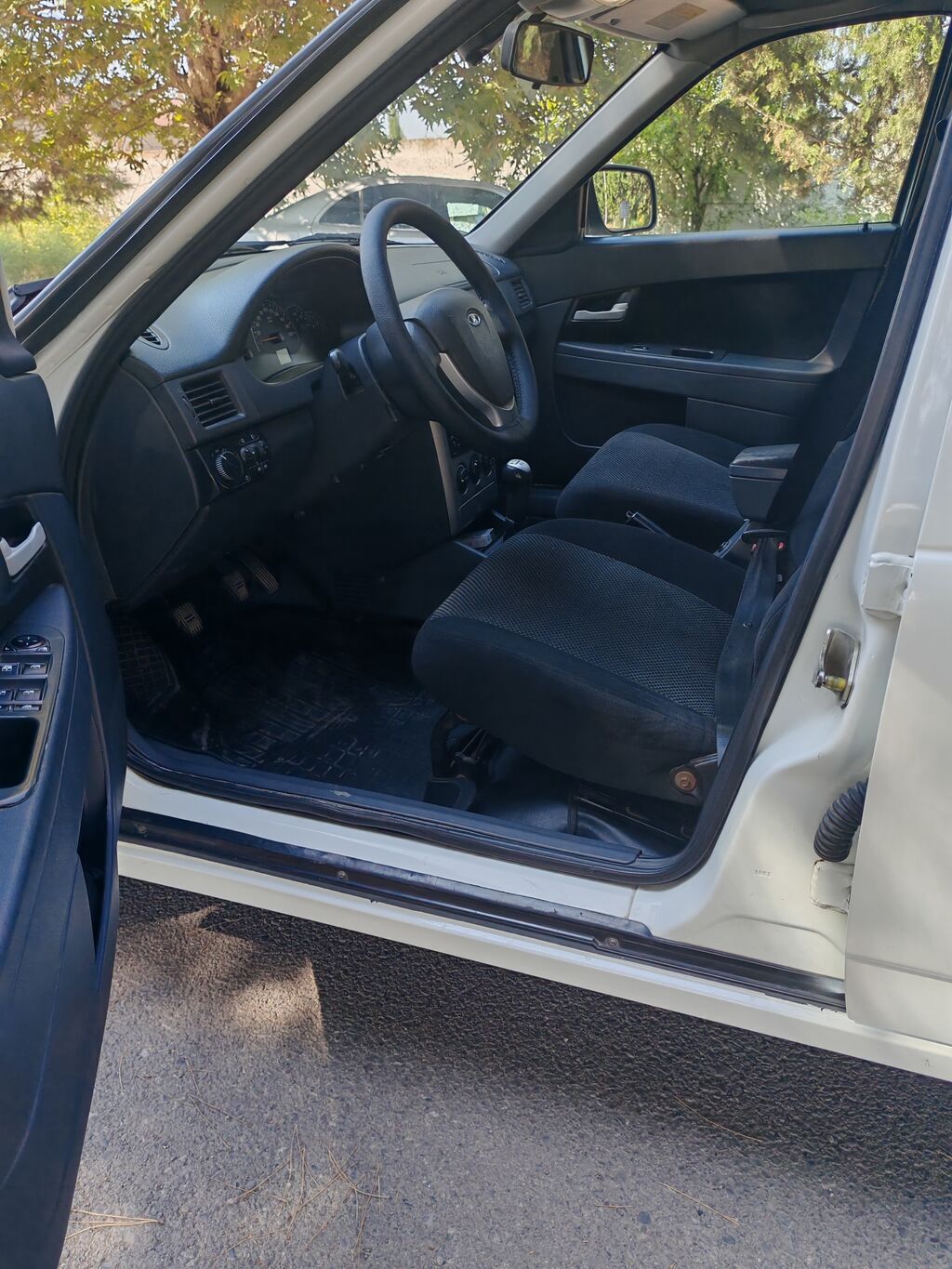 LADA Priora sedan, ağ rəng, 4 qapı — Avtomobillər, Ağdaş (6)